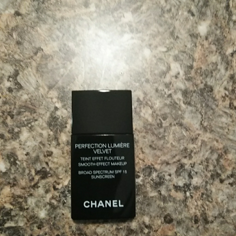 Chanel perfection Lumiere velvet foundation